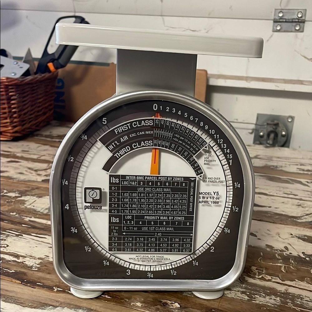 Gray Mechanical Postal Scale